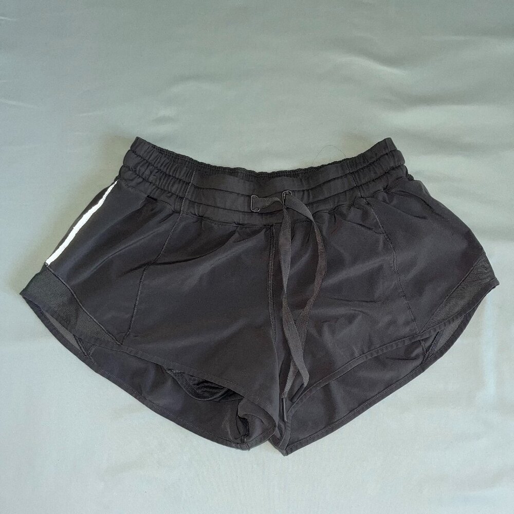 Lululemon Hotty Hot Short II 2.5"